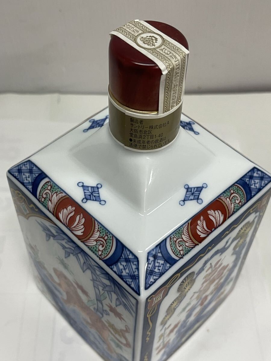 【古酒】未開栓 SUNTORY サントリー 20年ウイスキー 有田焼 染錦松竹梅寅文角型瓶 ⑧_画像6