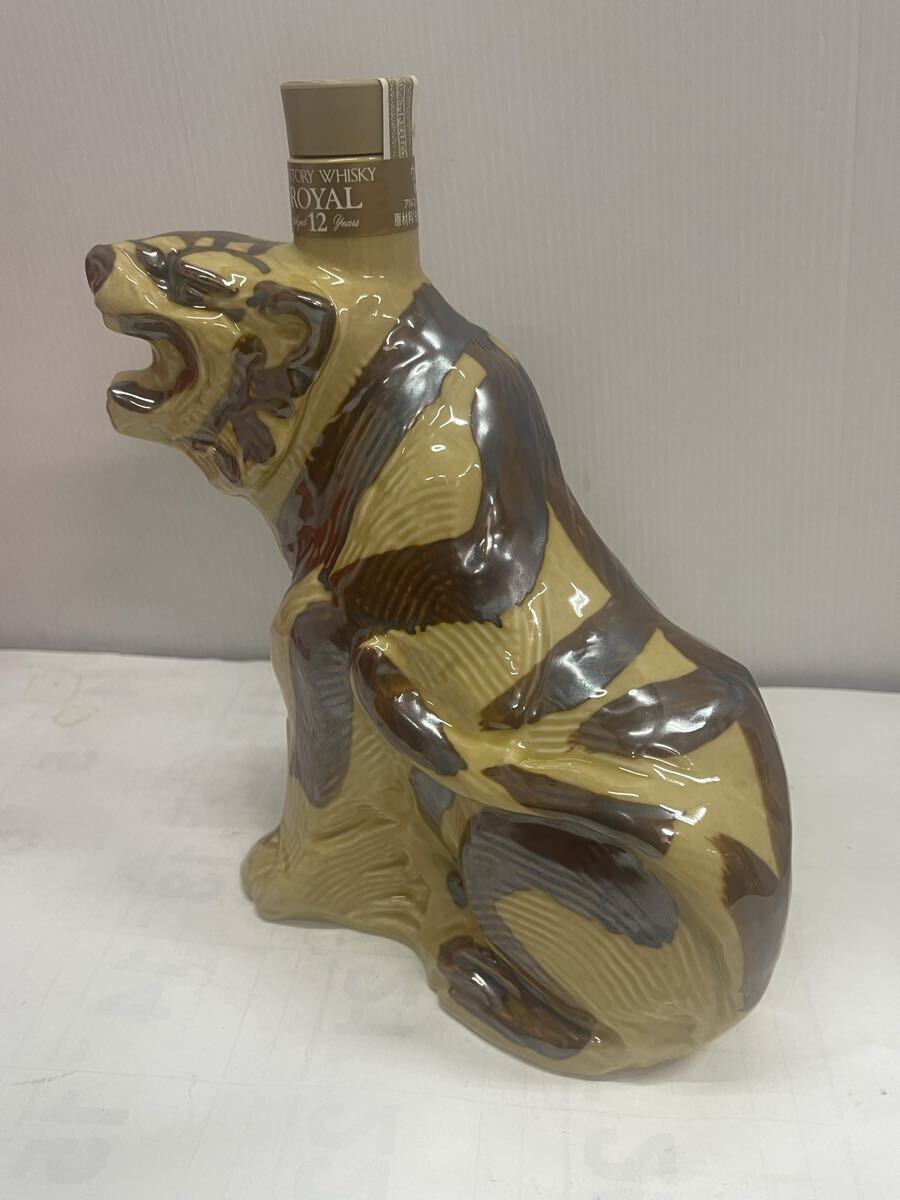 【古酒】未開栓 SUNTORY WHISKY ROYAL ローヤル12年 干支ボトル 寅歳（虎/トラ） サントリーウイスキー _画像3