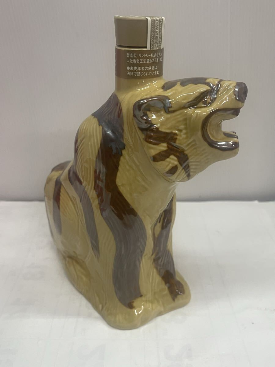 【古酒】未開栓 SUNTORY WHISKY ROYAL ローヤル12年 干支ボトル 寅歳（虎/トラ） サントリーウイスキー _画像4