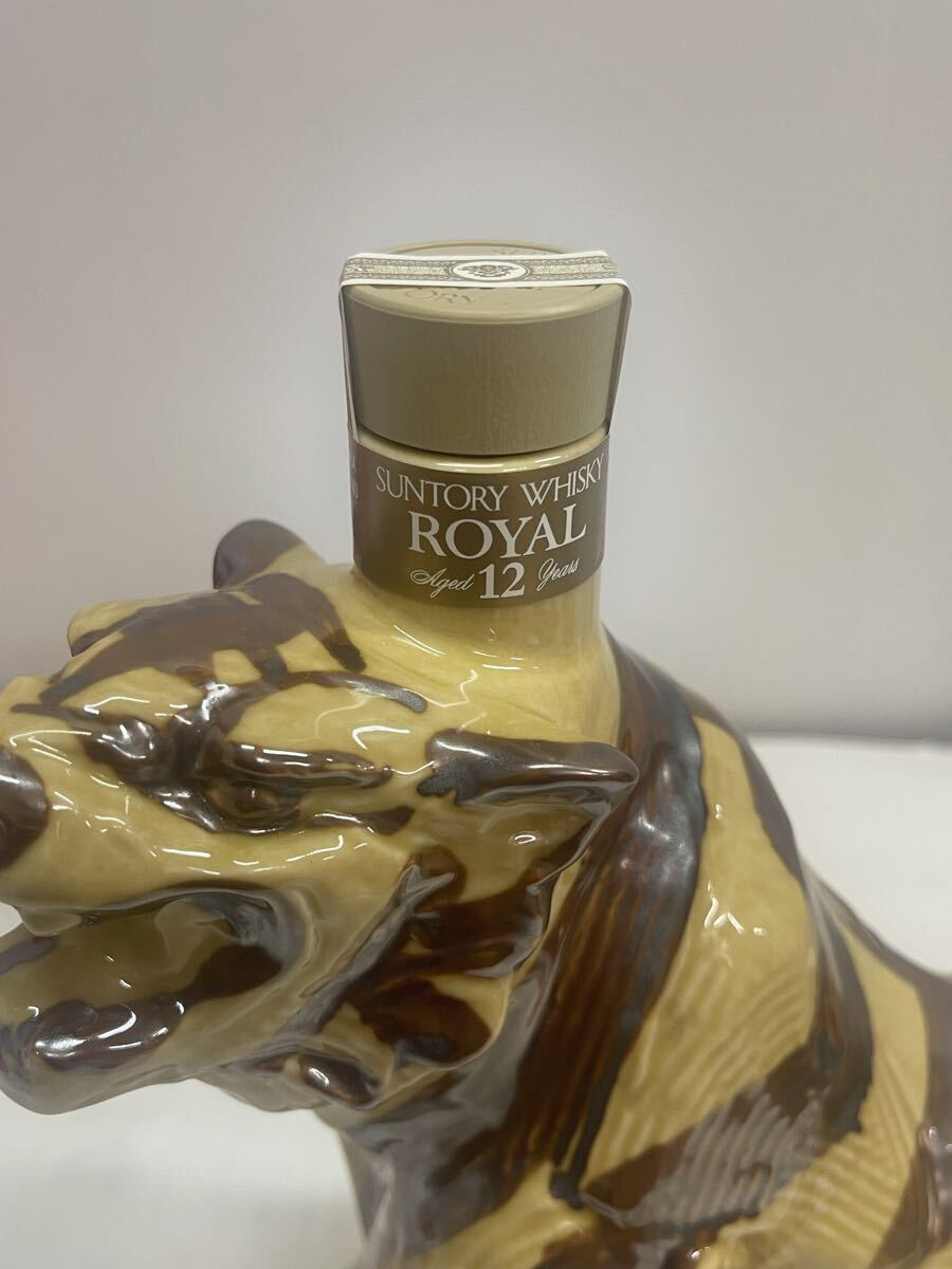 【古酒】未開栓 SUNTORY WHISKY ROYAL ローヤル12年 干支ボトル 寅歳（虎/トラ） サントリーウイスキー _画像7