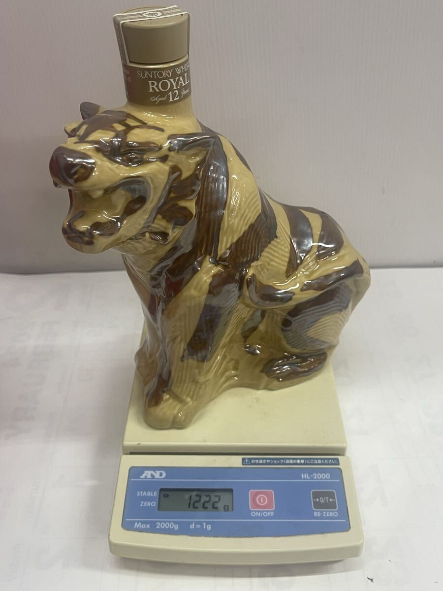 【古酒】未開栓 SUNTORY WHISKY ROYAL ローヤル12年 干支ボトル 寅歳（虎/トラ） サントリーウイスキー _画像10
