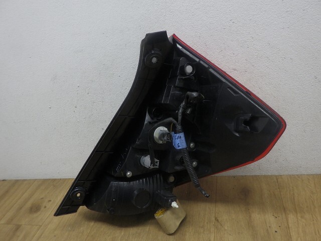 フィット  GP5 左テールランプ ライト レンズ B610M スタンレー W1698 33550-T5A-J32の画像2