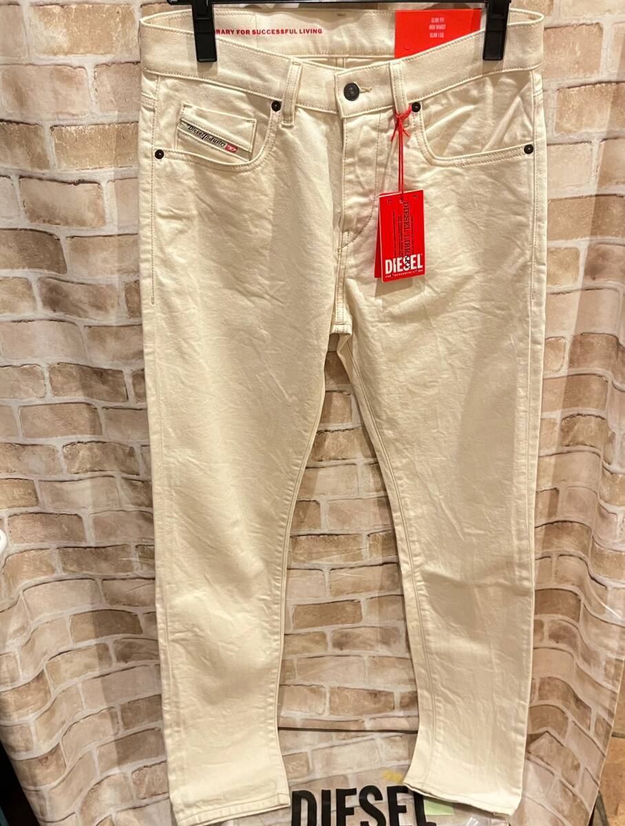 ★新品未使用/DIESEL/価格34100円★タグ付 メンズDIESEL オーバルディーロゴ ストレート デニム パンツ ホワイトベージュ 28_画像1