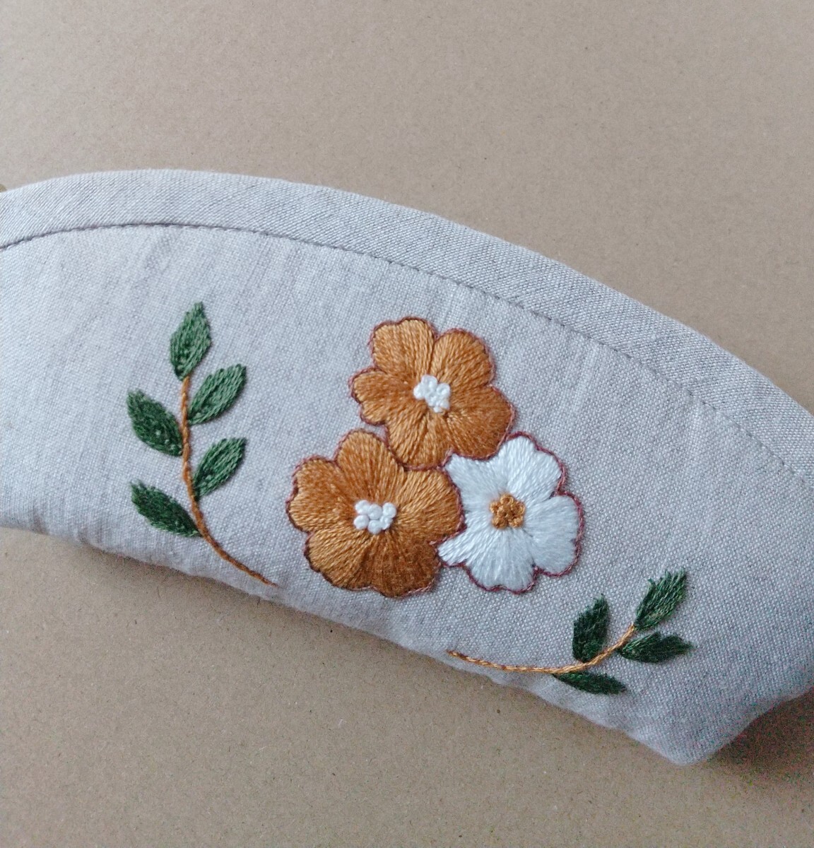 秋色フラワー 手刺繍 ハンドメイド メガネケース リネン 刺繍_画像2