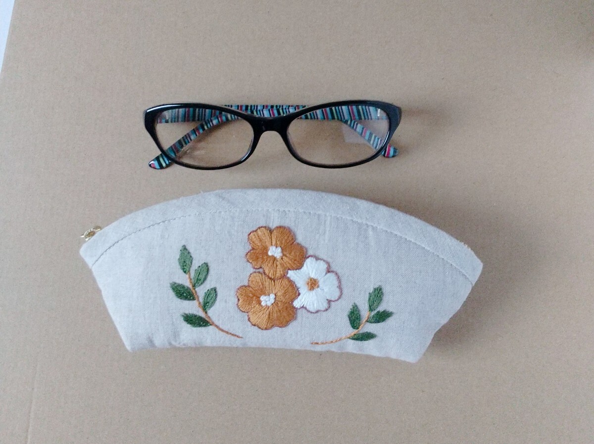 秋色フラワー 手刺繍 ハンドメイド メガネケース リネン 刺繍_画像7