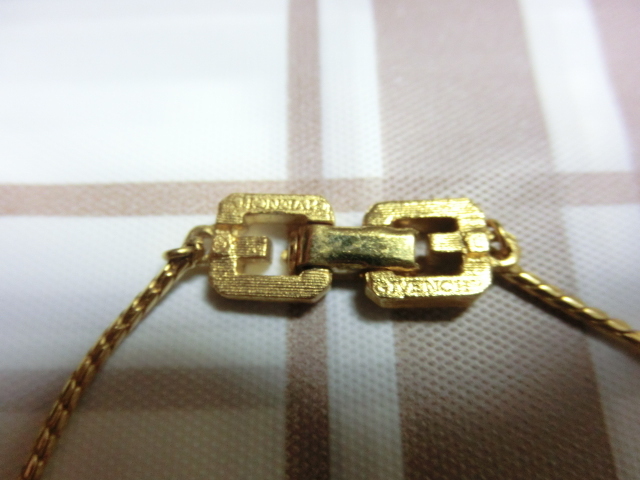 ■美品：ＧＩＶＥＮＣＨＹネックレス　　　　Ｔｎ481_画像3