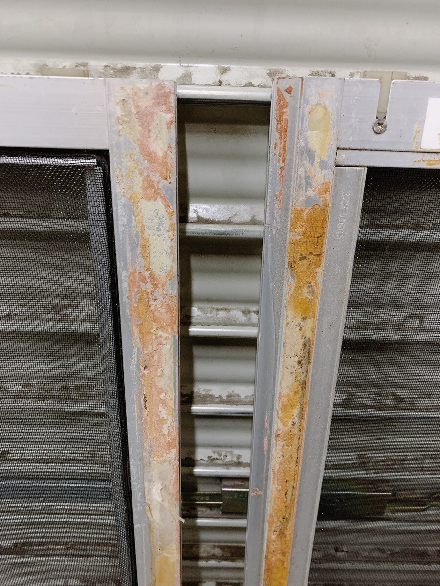 中古 網戸 ２枚セット アルミサッシ W85.5×H118.5mm トーヨーサッシ サッシ 窓 建具 住宅 引取歓迎 茨城県常陸大宮市 1002か1 M裏 220_画像4