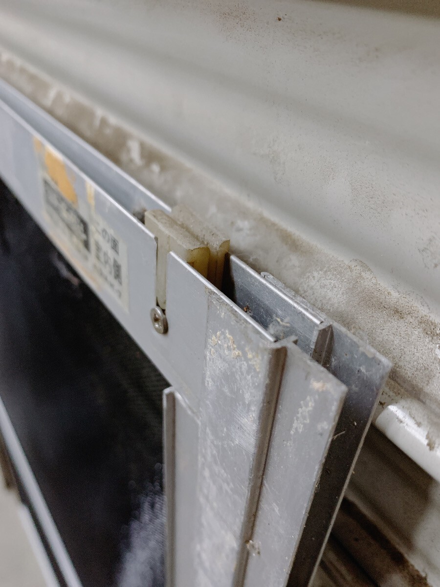 中古 網戸 ２枚セット アルミサッシ W85.5×H118.5mm トーヨーサッシ サッシ 窓 建具 住宅 引取歓迎 茨城県常陸大宮市 1002か1 M裏 220_画像6