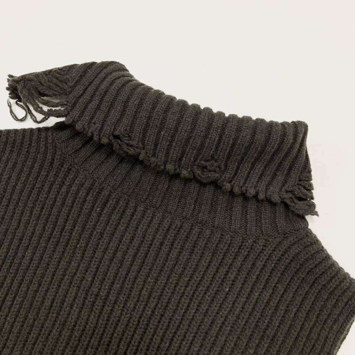 Y's ワイズ 美品 ラムウール ダメージ加工 ニットベスト カーキ_画像8