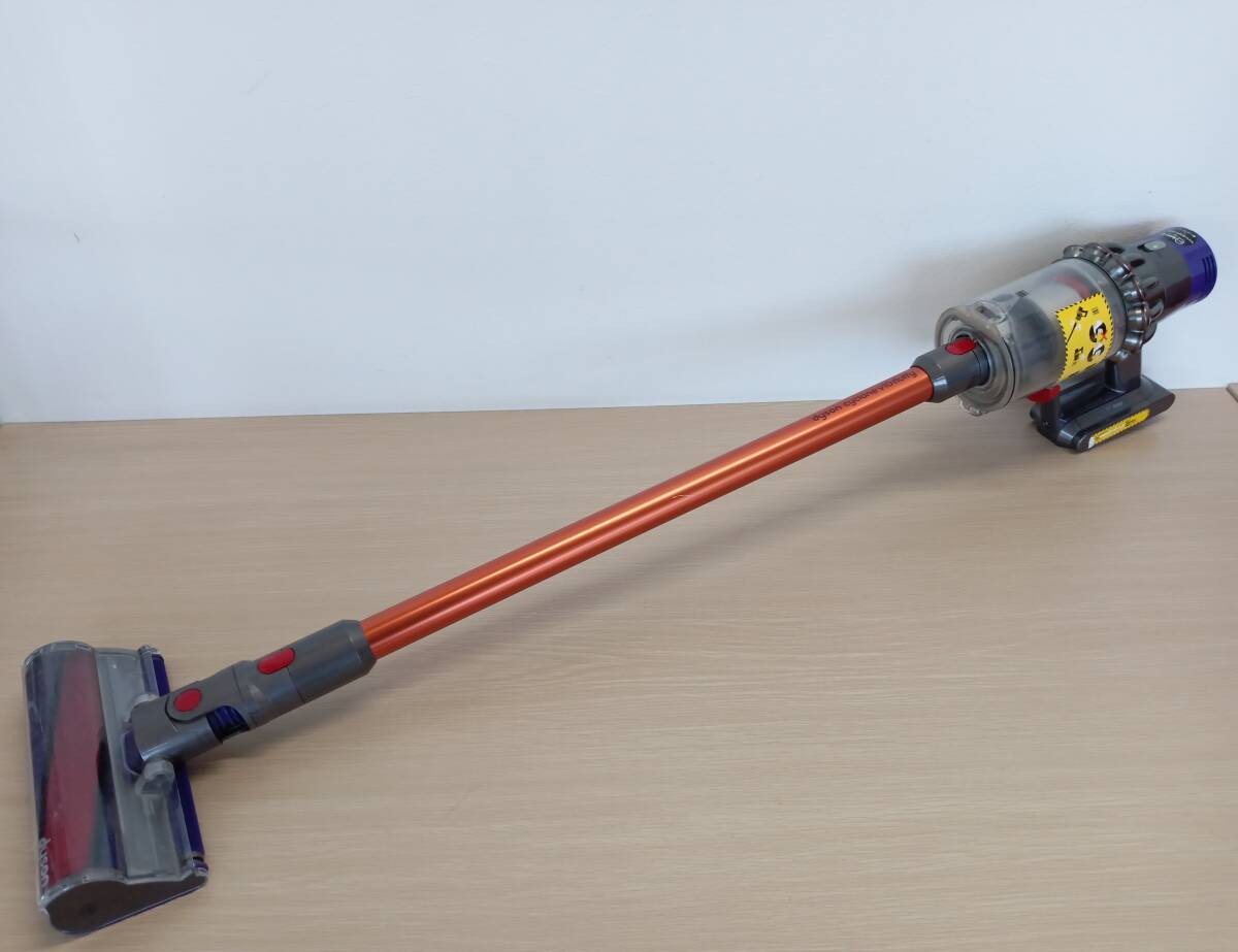 【BE-3055】dyson ダイソン SV12 V10 コードレスクリーナー 掃除機 通電確認済 簡易清掃済_画像3