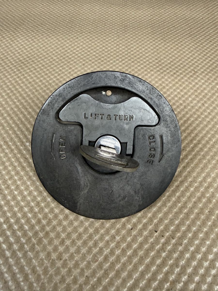 RG500 RG400 GSX-R750 GSX-R1100共通 鍵付き 純正タンクキャップ_画像2