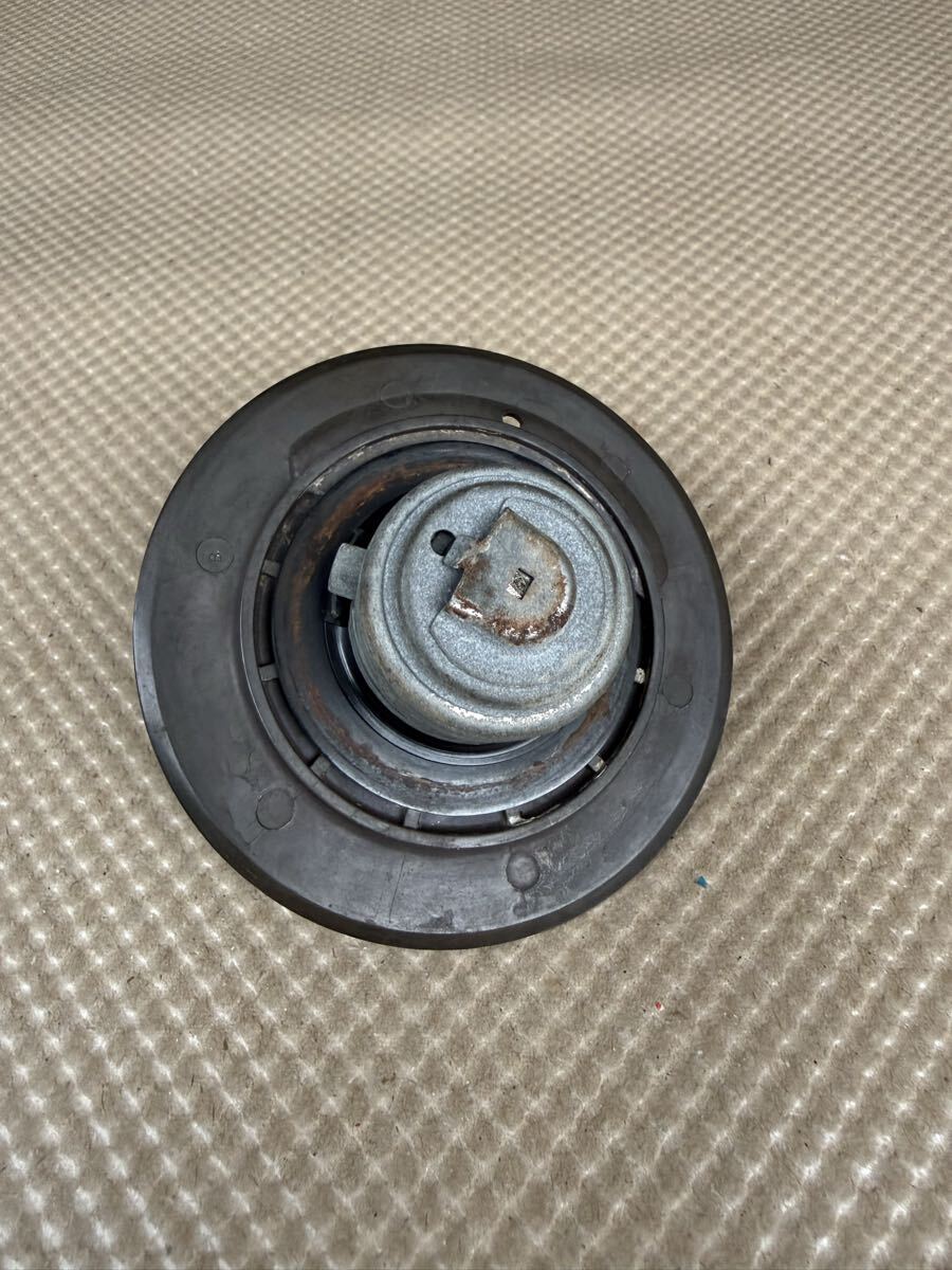 RG500 RG400 GSX-R750 GSX-R1100共通 鍵付き 純正タンクキャップ_画像6