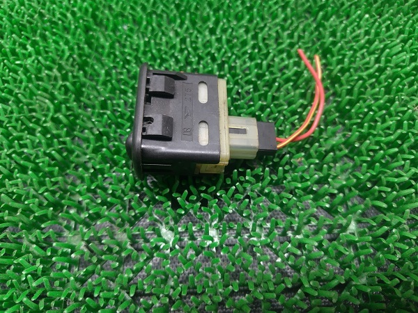 ★送料400円 ダイハツ テリオスキッド J111G J131G フォグランプスイッチ フォグスイッチ_画像3