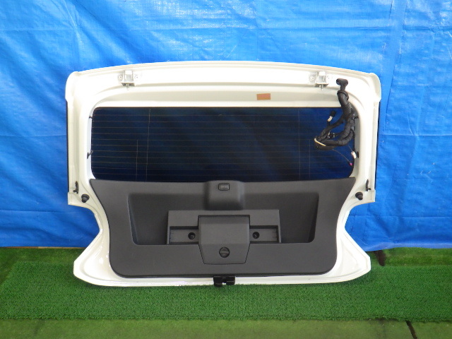 フォルクスワーゲン ポロ ABA-AWCHZ バックドア LC9A 白系 リアゲート 【管理番号 1072 RF7-601】中古【大型商品】25_画像7