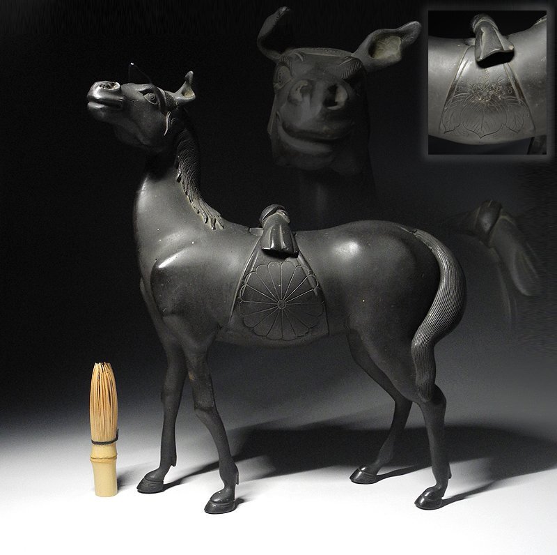 緑屋i■ 古美術品　古銅　馬 香炉 置物　高約35.5cm　菊紋 桐紋　時代物 金工美術　i9/1014-5/7-4#100_画像1