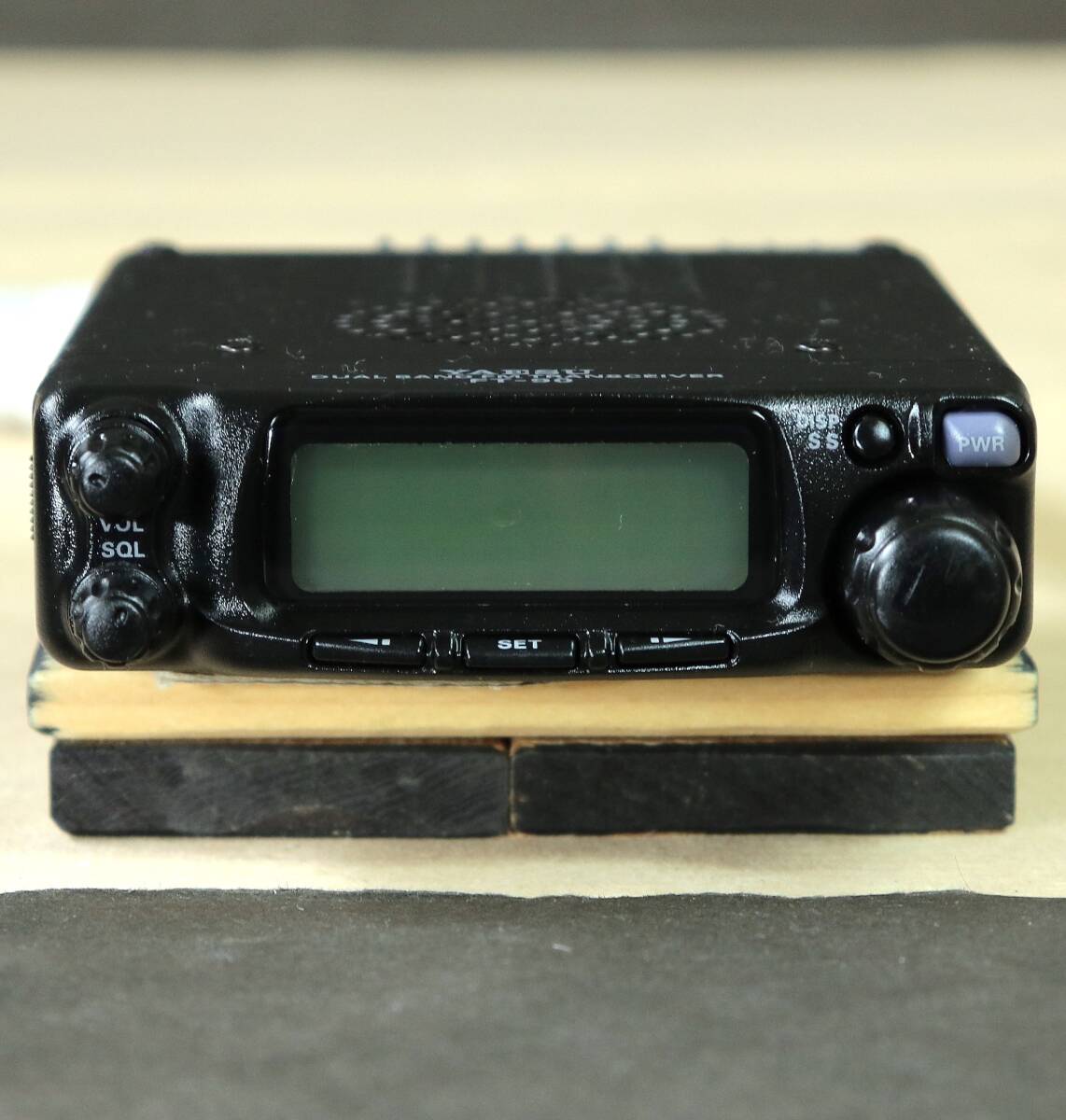 ※超コンパクト YAESU ヤエス FT-90 145/430MHz ２バンドモービル 20W機 ( FT-4800 FT-4900 TM-732 TM-733 IC-2350 )_画像3