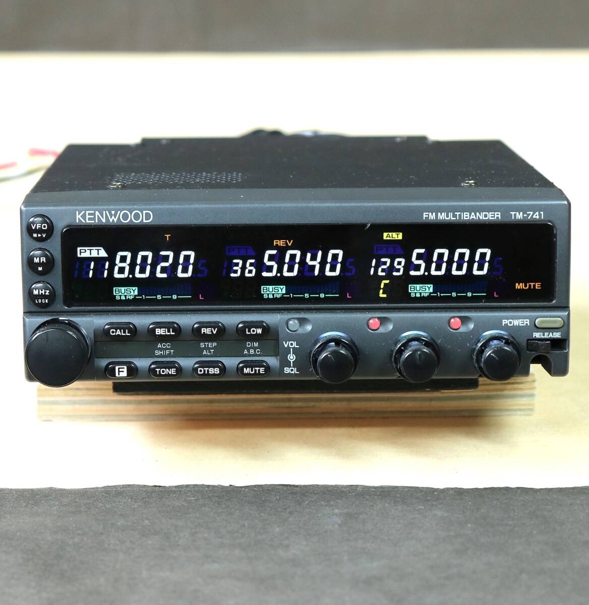 KENWOOD ケンウッド TM-941S ハイパワー仕様( TM-741S +1200MHz ) 3バンド モービル機 白色 LED換装済( TM742 TM-841 TM942 )_画像3