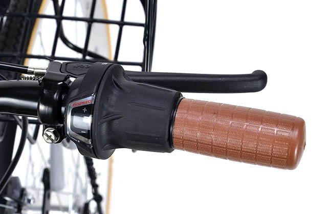送料無(wú)料 折り畳み自転車(chē) 26インチ シマノ制6段変速ギア バスケット 自動(dòng)點(diǎn)燈LEDオートライト リング錠 PL保険加入 ラベンダーパール 新品