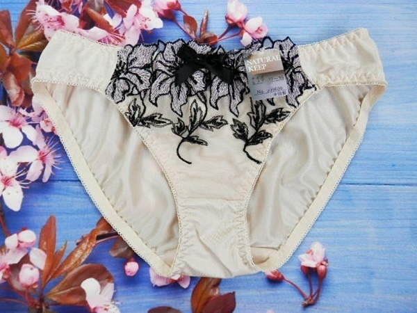 Zd7048◆新品 ブラショーツセット【D70/M】下着 ランジェリー 脇高 谷間メイク 美胸 アマリリス クリーム_画像4