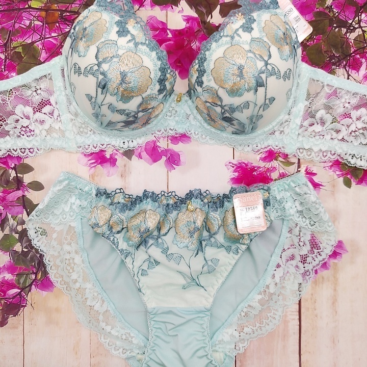 Zd8520◆新品 ブラショーツセット【D85/LL】下着 ランジェリー 脇高 谷間メイク 美胸 フローラル刺繍 緑系_画像2