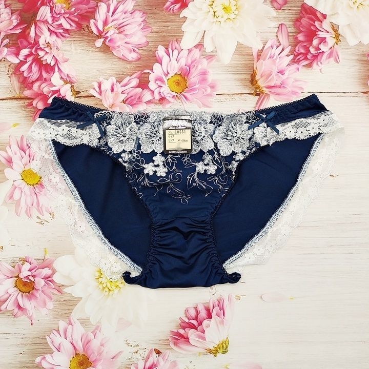 Zb8516◆新品 ブラショーツセット【B85/LL】下着 ランジェリー 脇高 谷間メイク 美胸 梅の花 紺_画像4