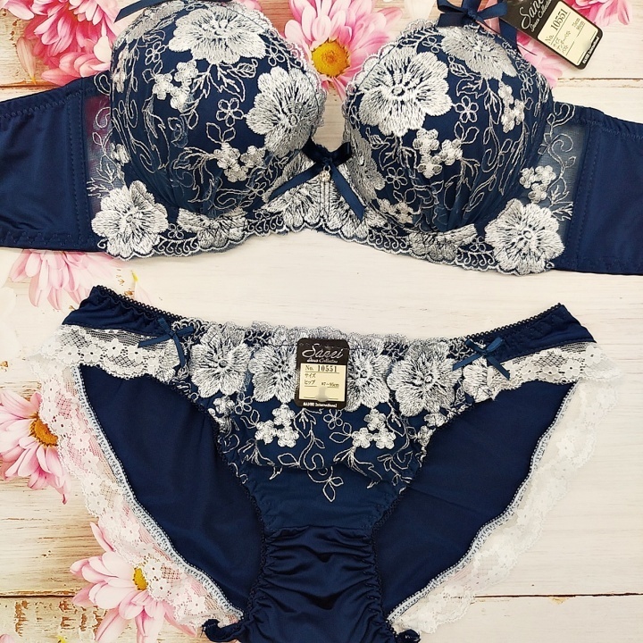 Zb8516◆新品 ブラショーツセット【B85/LL】下着 ランジェリー 脇高 谷間メイク 美胸 梅の花 紺_画像2