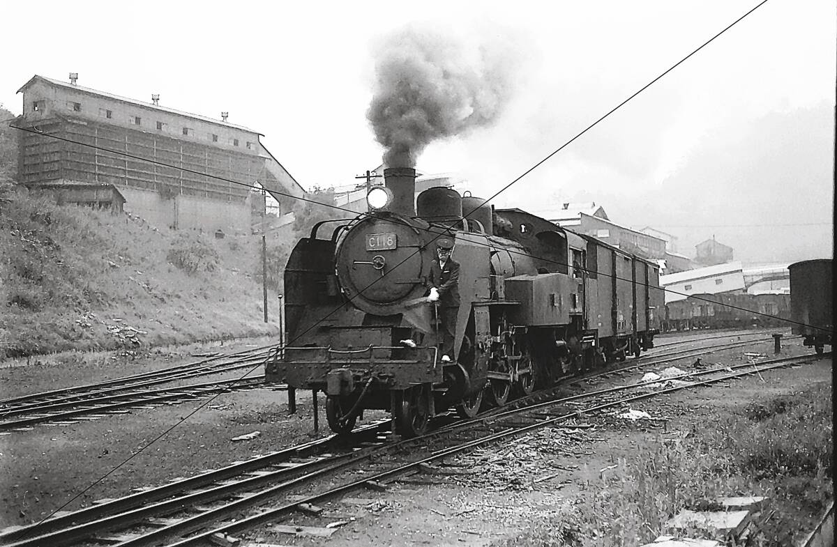 雄別炭礦鉄道C11-8;元松尾鉱業鉄道-最終コマ!=昭和40年代のSLモノクロネガ35mm#18/雄別炭山/入換中/S43.8.17/著作権譲渡証明書=有り_画像1