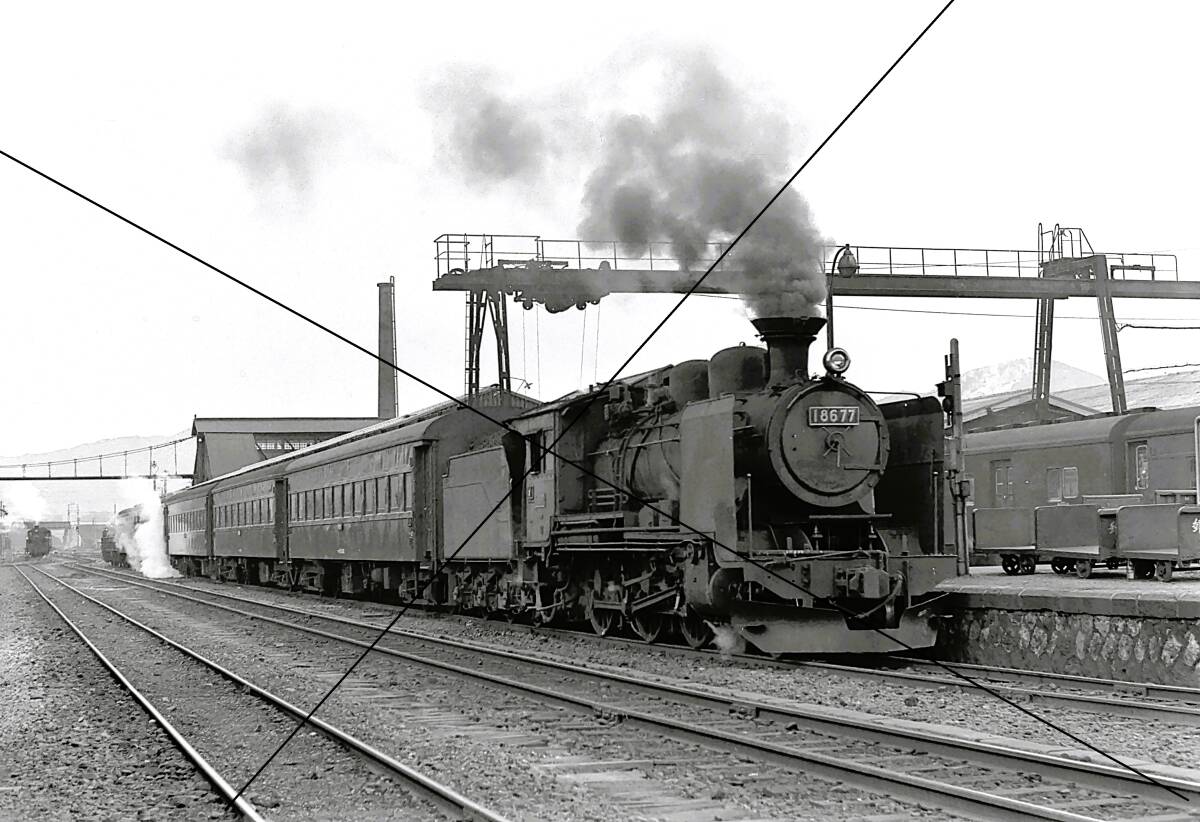 18677〔大〕+PC+FC-花輪線＝昭和40年代SLモノクロネガ35mm1コマ#30/大館駅/荒屋新町行940混レ牽引/S44.4.6/著作権譲渡証明書=有り_画像1