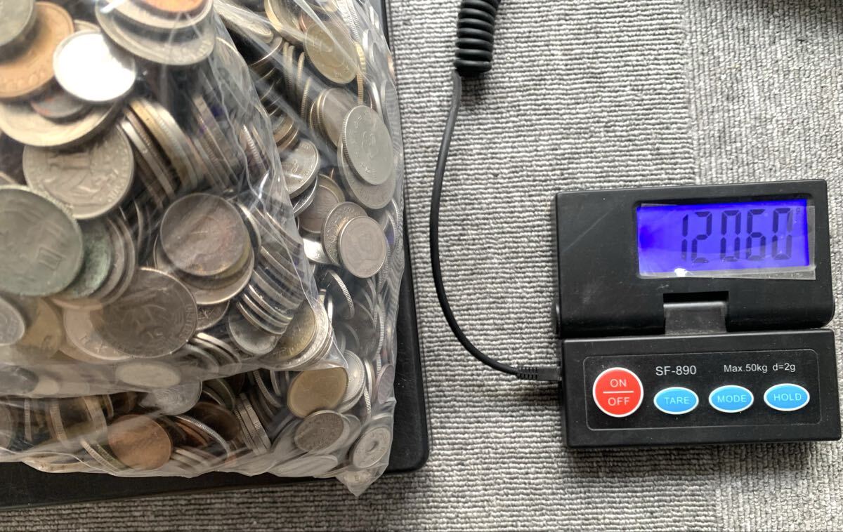 001 遺品整理品　 古銭 外国コイン　世界　色々まとめ約12kg (同梱不可）_画像5