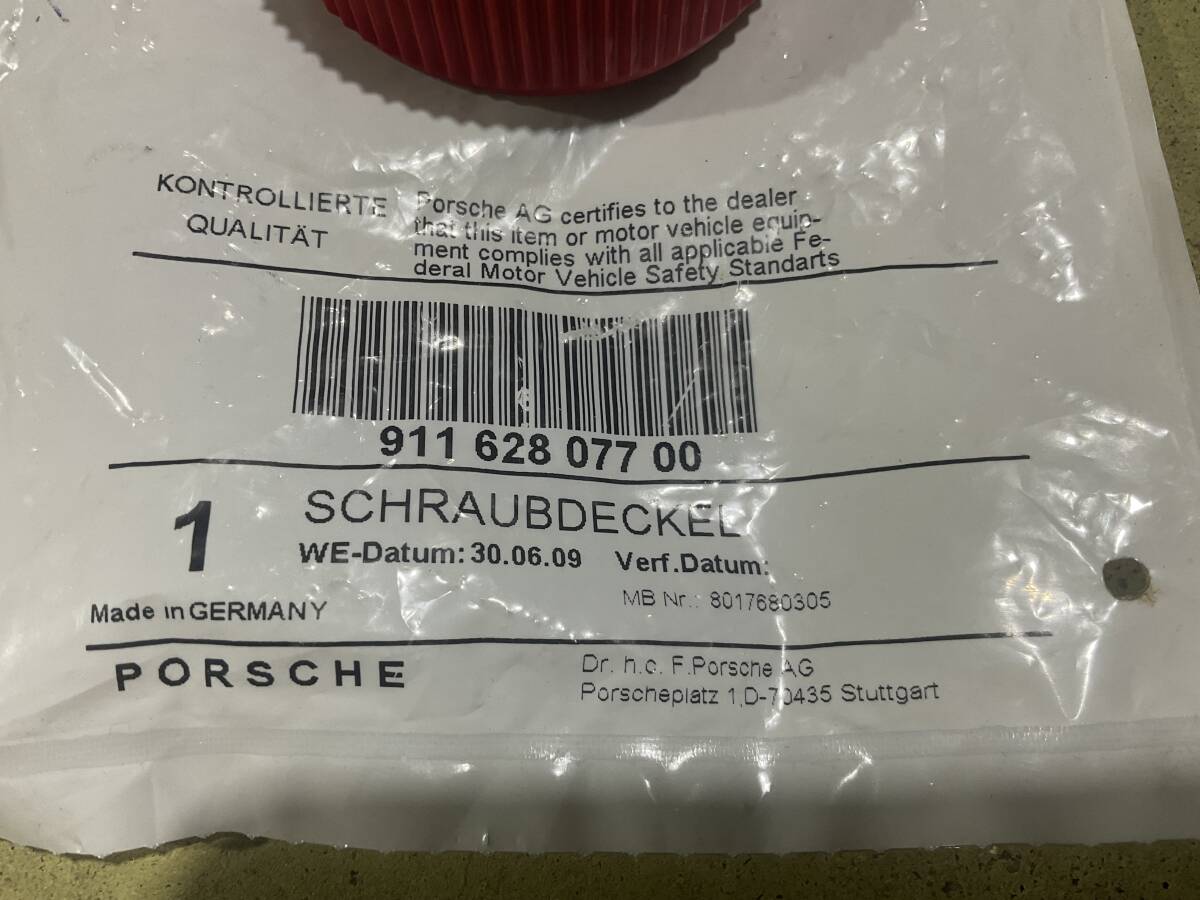 未使用/ワンプライス再出品　ポルシェ　純正ウインドーウォッシャータンクのキャップ　純正部品番号//911 628 077 00_画像2