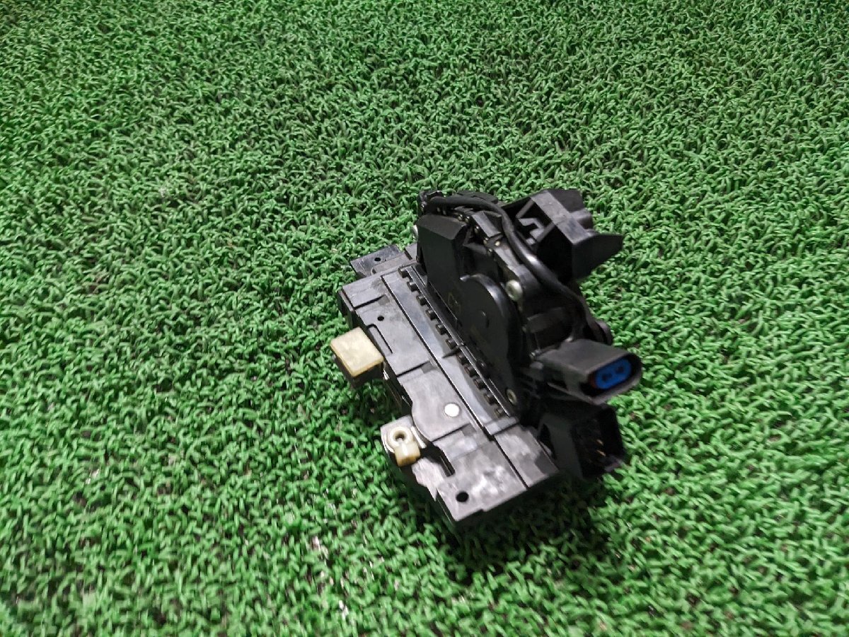  Ford передний фиксатор двери правый Focus #hyj NSP275911