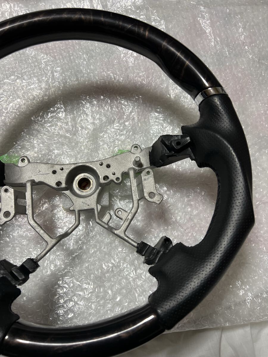 ハイエース　小径　レザーステアリング　タイプSD シルクブレイズ　美品　ウッドコンビ　黒木目　45103-58010_画像2