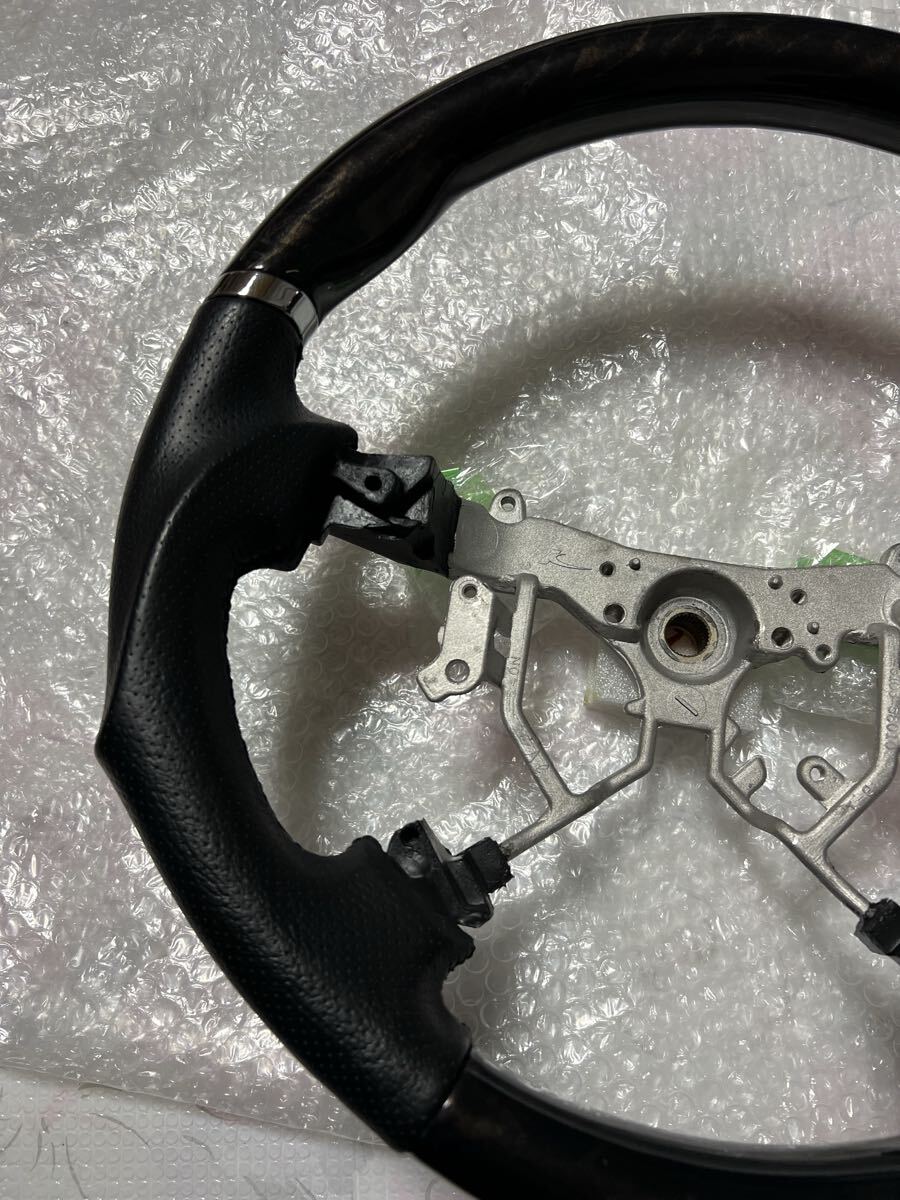 ハイエース　小径　レザーステアリング　タイプSD シルクブレイズ　美品　ウッドコンビ　黒木目　45103-58010_画像3