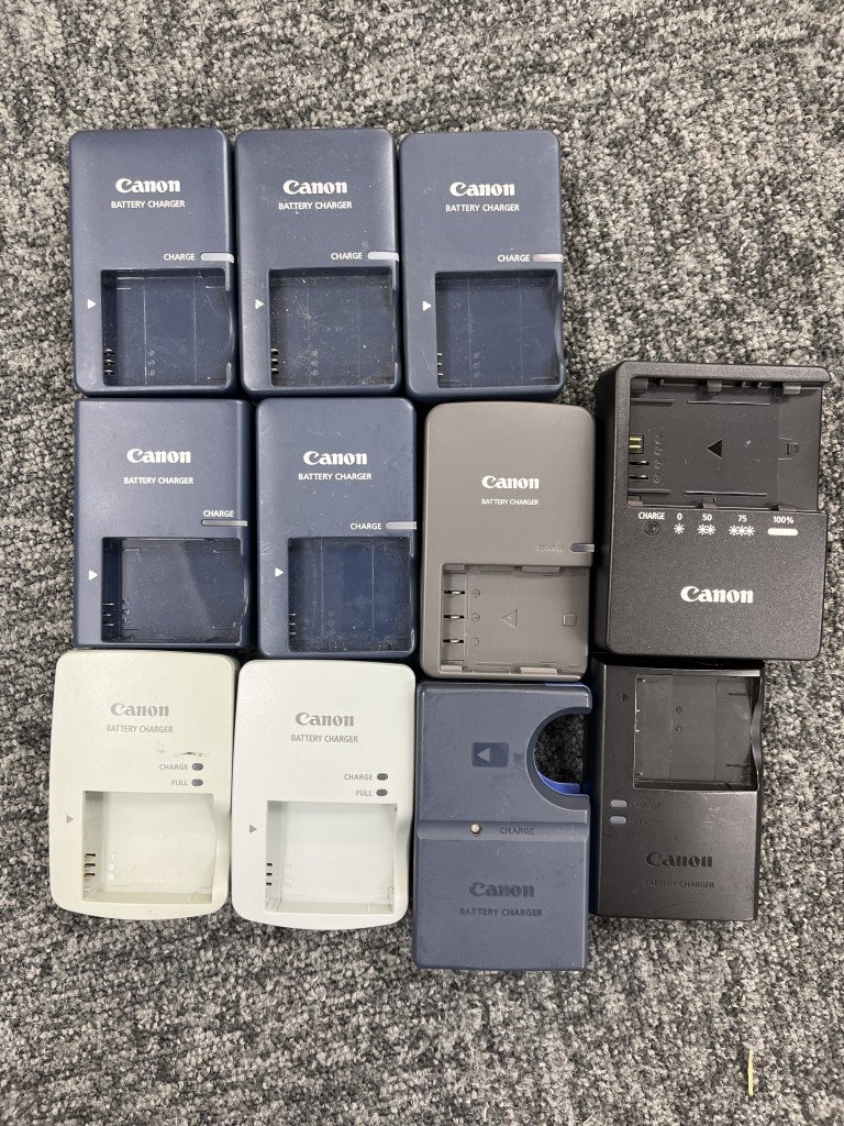 ☆バッテリーチャージャー バッテリーパックなど まとめて キャノン ニコン オリンパス 他 現状品 TK100832_画像2