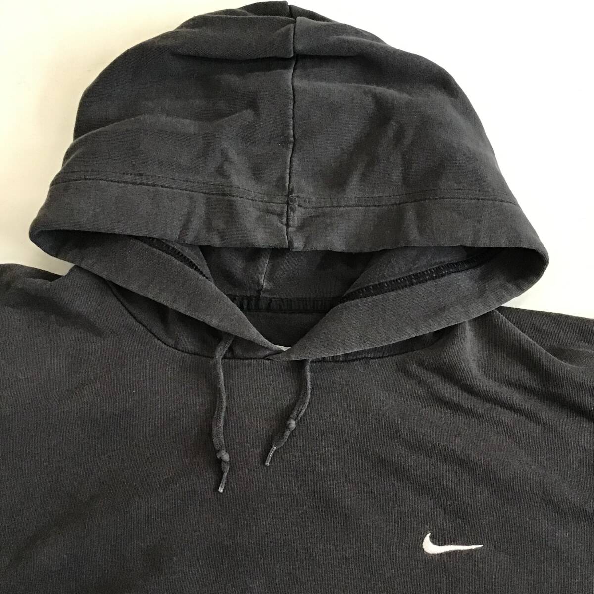 《 H 371 》NIKE ナイキ パーカー フーディー プルオーバー ワンポイント XXL 黒 スポーツ トップス アメリカ古着 古着卸_画像1