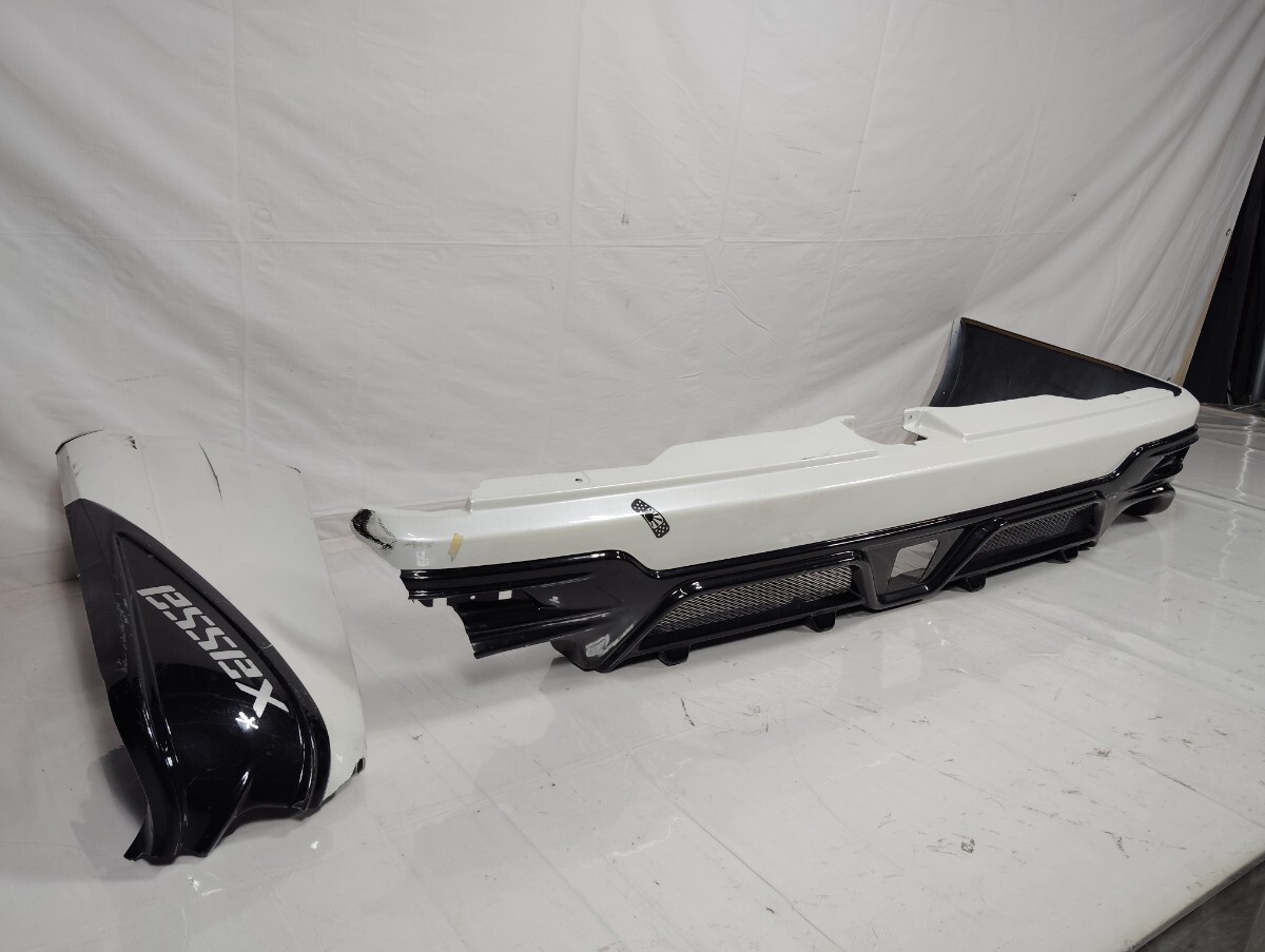 ■送料込■即決 CRS ESSEX ハイエース 200系 ナロー 全型 QUATTRO リアバンパー ホワイトパール ブラック ツートン トヨタ 122_画像2