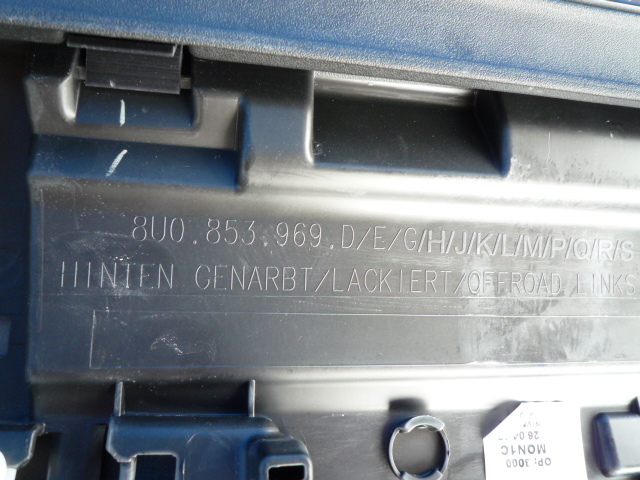 ☆BJ562　アウディ　Q3　８U　ドアモール　左　リア　黒　8U0853969_画像3