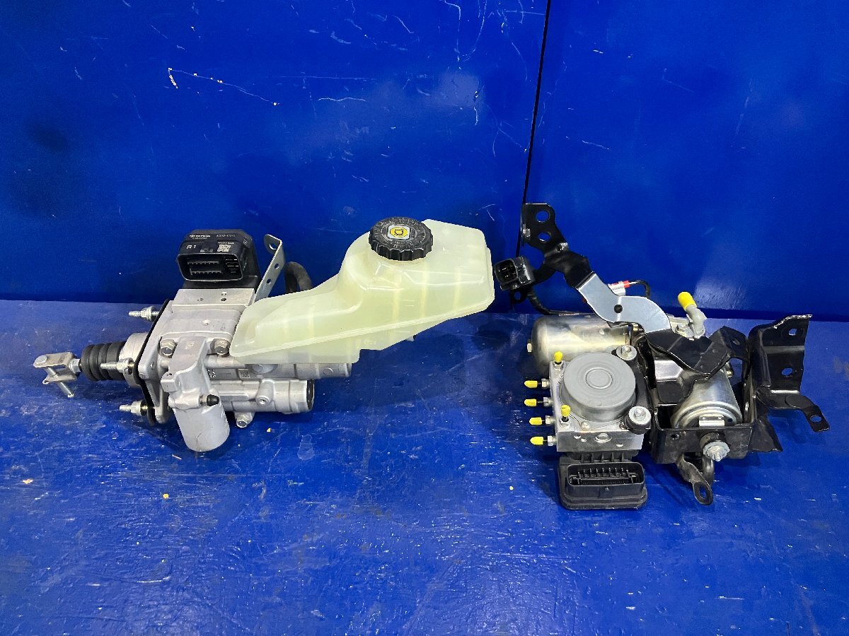 ◇ZVW51 プリウス トヨタ純正 ABSアクチュエーター ブレーキブースター ポンプセット ジャンク コア リビルト_画像1