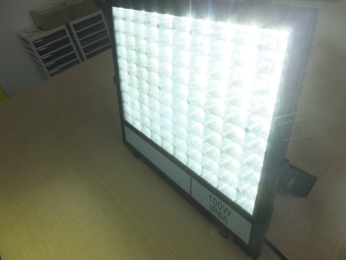中古 LED投光器　超高輝度10000ルーメン 100W 昼光色 防塵防水レベルIP66（複数在庫）_画像6