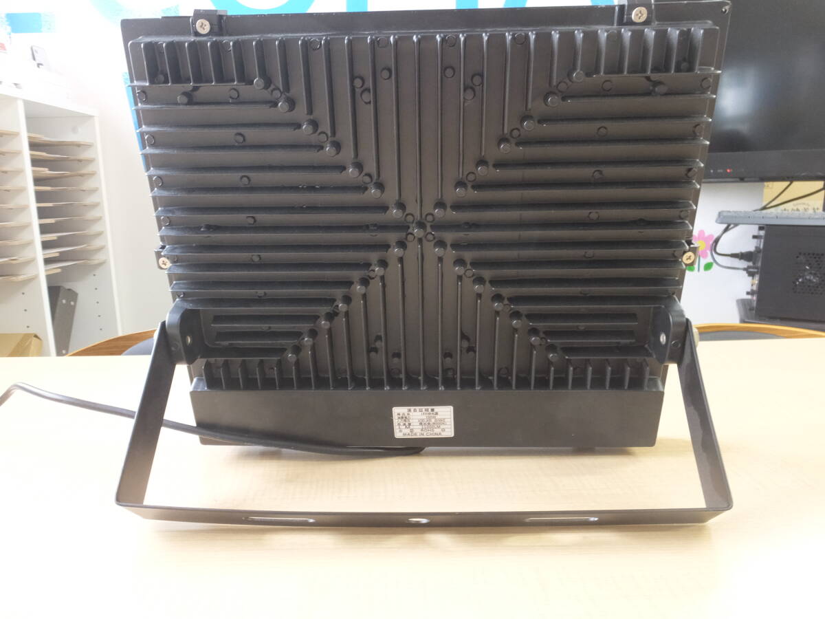 中古 LED投光器　超高輝度10000ルーメン 100W 昼光色 防塵防水レベルIP66（複数在庫）_画像2