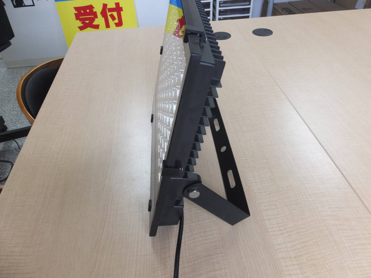 中古 LED投光器　超高輝度10000ルーメン 100W 昼光色 防塵防水レベルIP66（複数在庫）_画像4