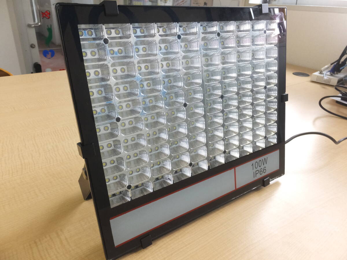 中古 LED投光器　超高輝度10000ルーメン 100W 昼光色 防塵防水レベルIP66（複数在庫）_画像1