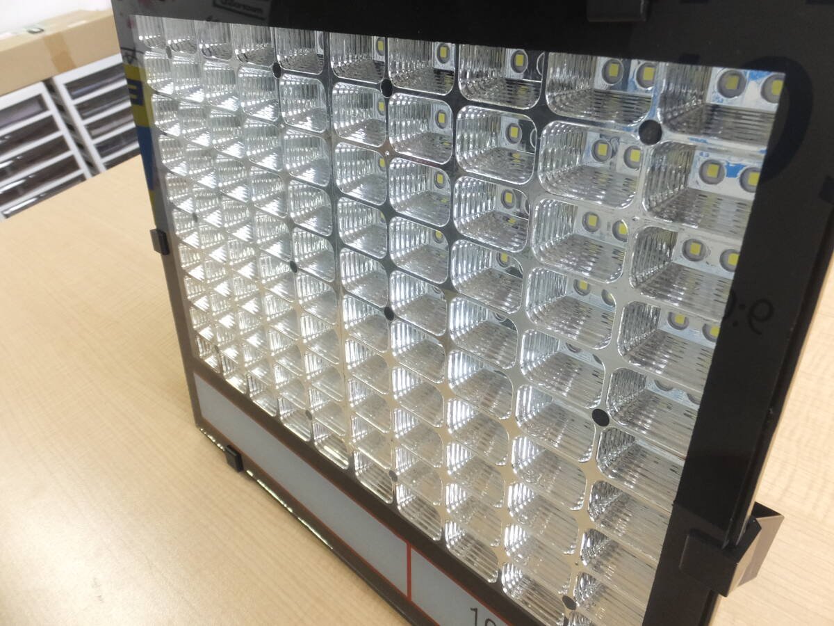 中古 LED投光器　超高輝度10000ルーメン 100W 昼光色 防塵防水レベルIP66（複数在庫）_画像5