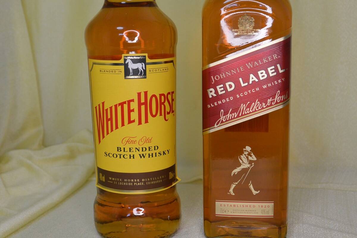 古酒 未開栓 40%/700ml 2本 ホワイトホース WHITE HORSE ファインオールド/JOHNNIE WALKER RED LABEL レッドラベル スコッチウィスキー_画像2