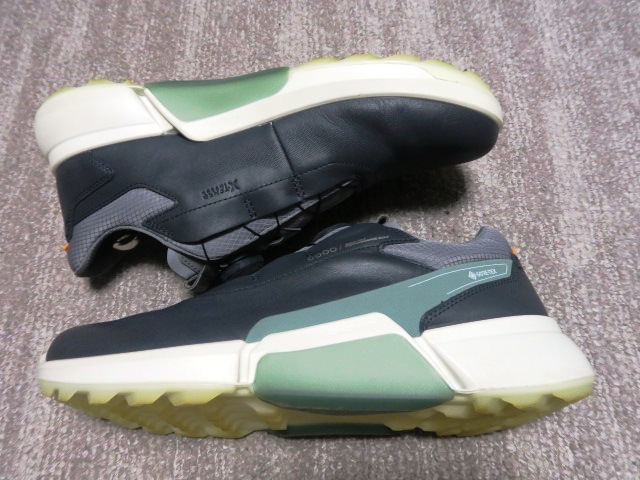 3.8万 超美品 360°全方位 防水 透湿 ECCO golf biom h4 BOA エコー メンズ レザーGore-Tex スパイクレス ゴルフシューズ 42 26.5cm グレー_画像4