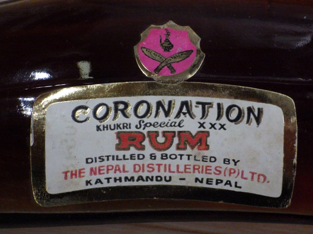 古酒★未開栓★Coronation Khukrt コロネーション ラム NEPAL RUM 短剣型ボトル ネパール_画像2