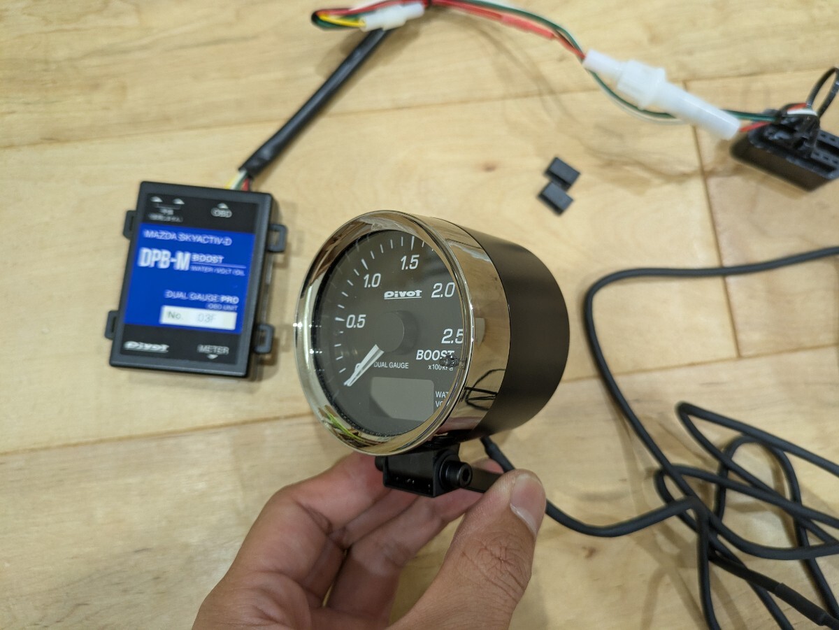 PIVOT DUAL GAUGE PRO датчик форсирования температура воды температура масла напряжение DPB-M б/у Atenza Wagon GJ2FW