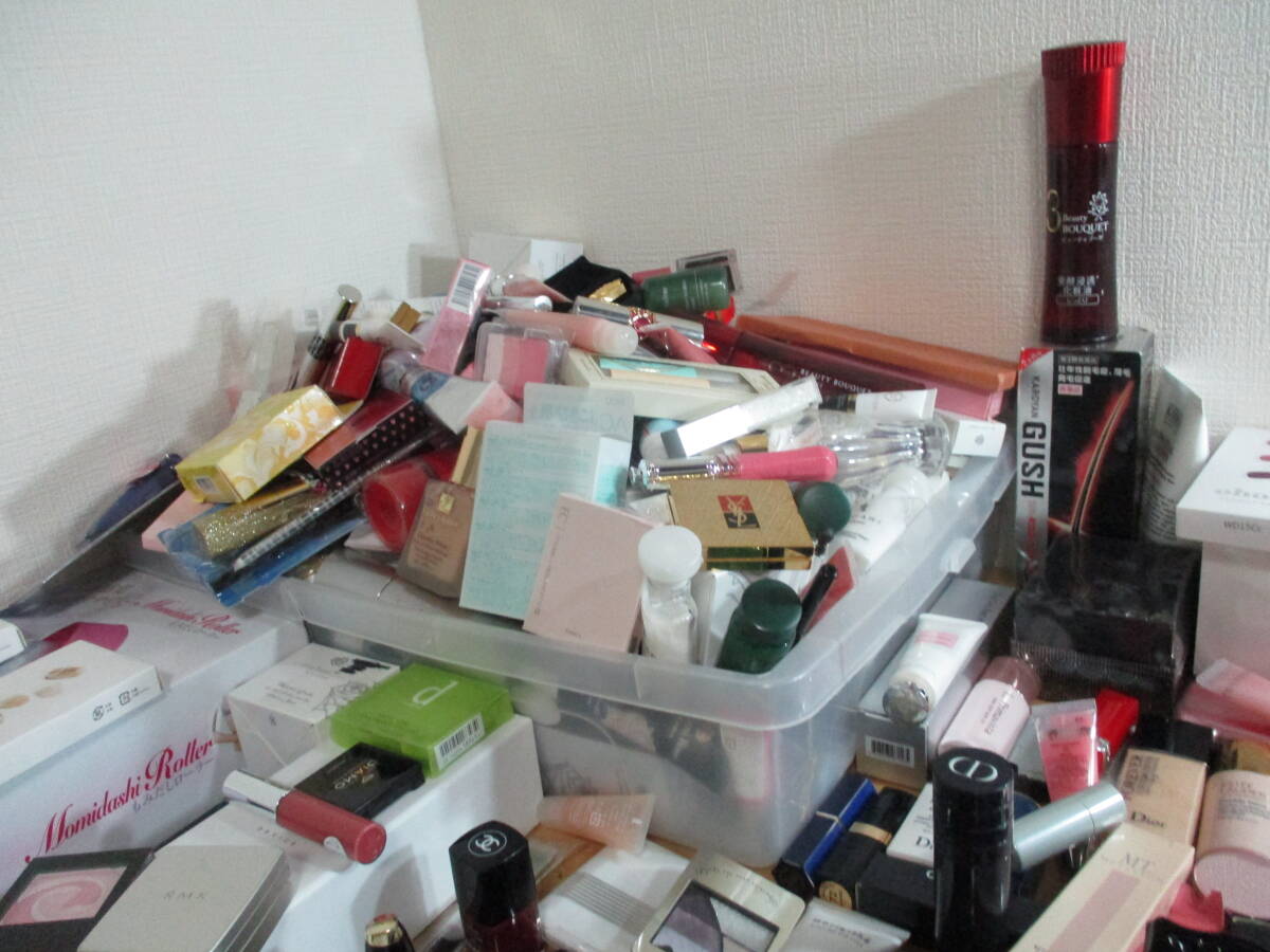 稅無送料無料　化粧品　中古　超赤字　未使用品多數(shù)　數(shù)百點　シャネル　ディオール　ゲラン　カネボウ 資生堂 ポーラ など