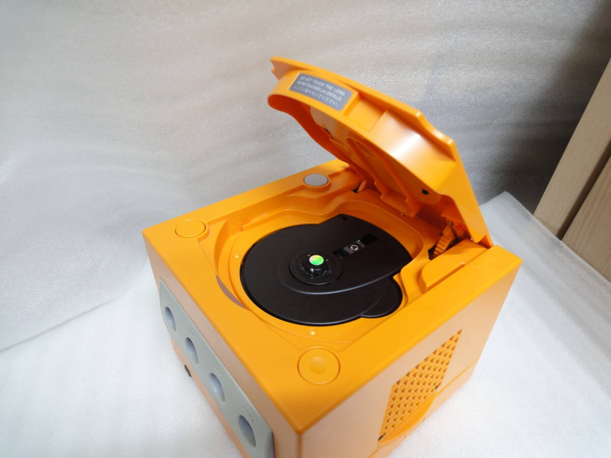 ■Nintendo/任天堂■GAMECUBE/ゲームキューブ 本体/コントローラー付属■DOL-S-OA (DOL-001)/オレンジ■中古■ ★即決★ _画像3