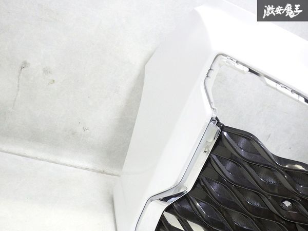 【美品！即発送】トヨタ 純正 MZRA90W/MZRA95W ZWR90W/ZWR95W ヴォクシー フロント バンパー グリル付 ホワイトパール 52119-V1010_画像3